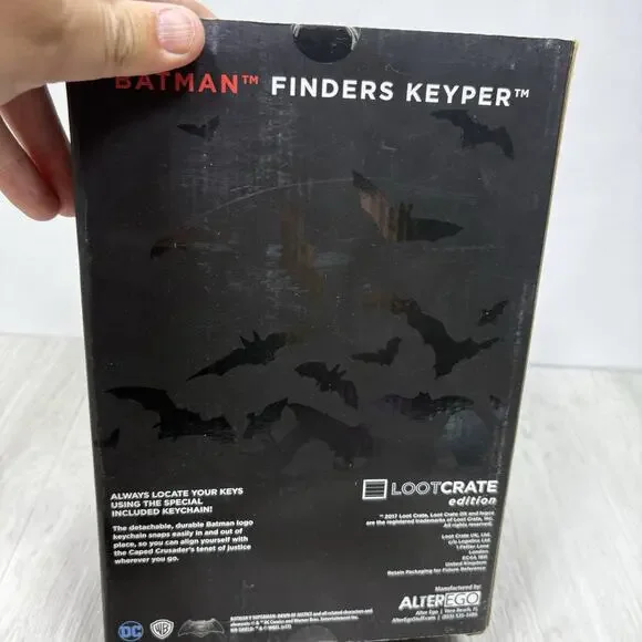 DC Comics BATMAN Finders Keyper Statue ~ Loot Crate DX Exclusive Edition - Picture 14 of 16